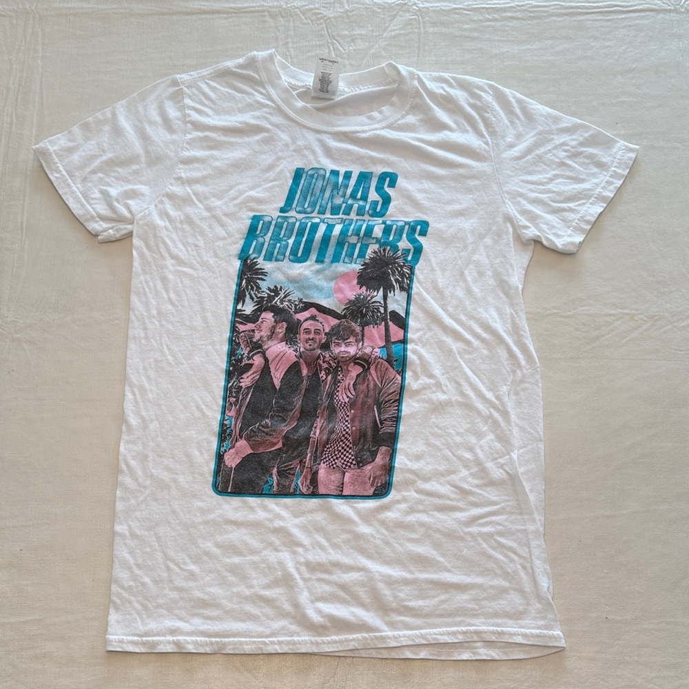 Jonas Brothers Graphic Gildan White Crewneck Short Sleeve T-shirt Size S